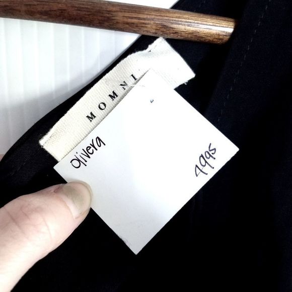 Momni Wrap Around Cropped Blouse - Picture 6 of 7